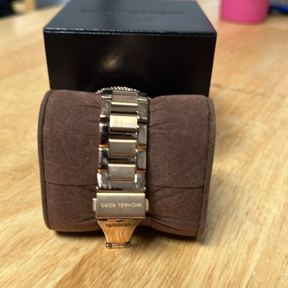 Michael Kors Watch - Picture 2 of 3
